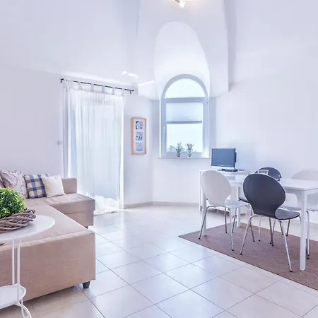 Pinia Apartment