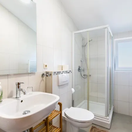 Pinia Apartment