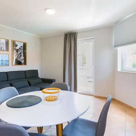 Pinia Apartment