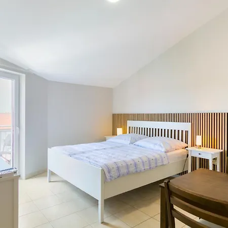 Pinia Apartment